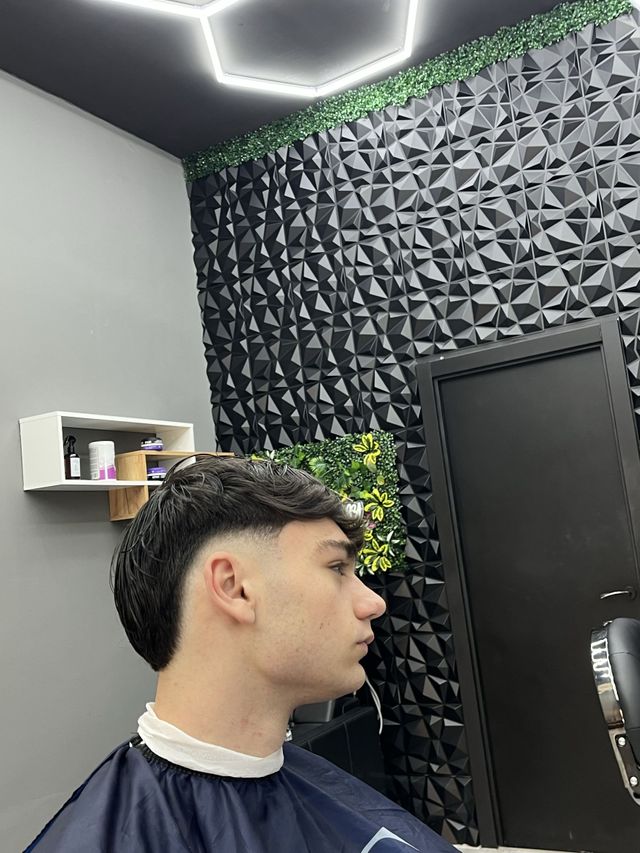 Corte con degradado en Barbería Salay