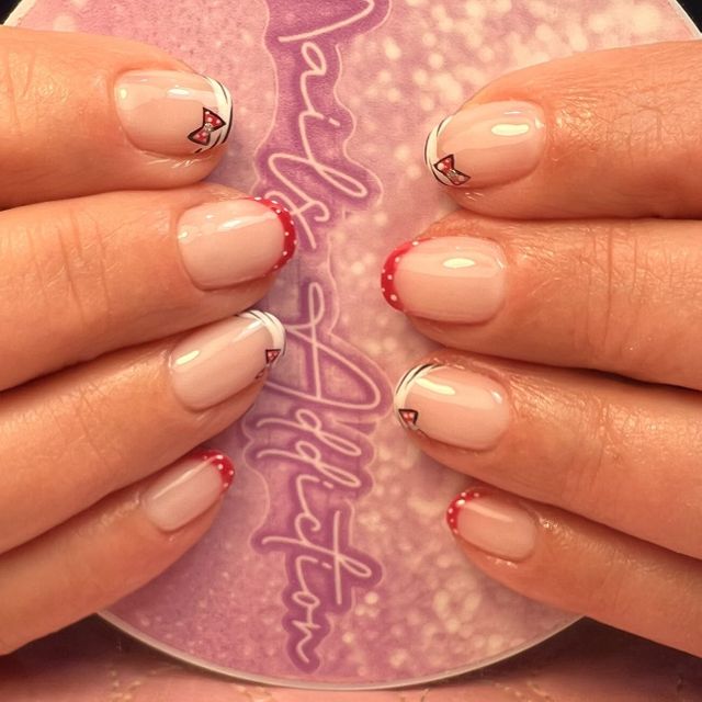 Manicura francesa en NailsAddiction